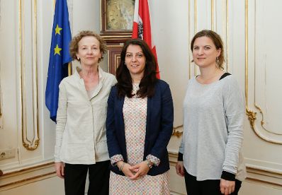 Am 20. Juni 2016 empfing Staatssekretärin Muna Duzdar (m.) das Führungsteam der Gleichbehandlungsanwaltschaft, Ingrid Nikolay - Leitner (l.) und Sandra Konstatzky (r.) zu einem Gespräch.