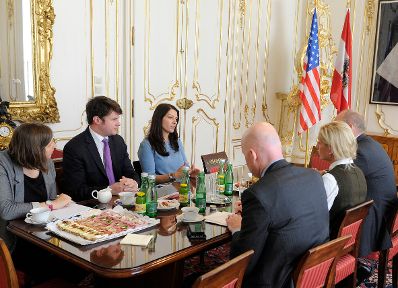 Am 12. August 2016 empfing Staatssekretärin Muna Duzdar die US-Botschafterin Alexa Wesner zu einem Arbeitsgespräch.