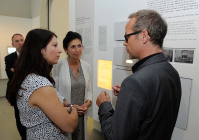 Am 24. August 2016 besuchte Staatssekretärin Muna Duzdar (l.) das Jüdische Museum Wien. Im Bild mit  Direktorin Danielle Spera (m.) und Chefkurator Werner Hanak-Lettner (r.).