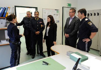 Am 19. September 2016 besuchte Staatssekretärin Muna Duzdar (im Bild) das Stadtpolizeikommando Floridsdorf.