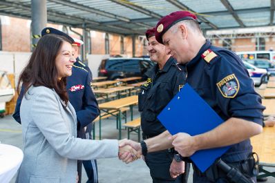 Am 24. September 2016 besuchte Staatssekretärin Muna Duzdar anlässlich des Tag der Polizei die Rossauer Kaserne.