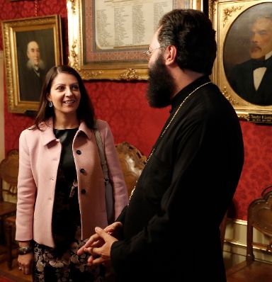 Am 5. Oktober 2016 absolvierte Staatssekretärin Muna Duzdar (l.) ihren Antrittsbesuch bei Metropolit Arsenios Kardamakis (r.).