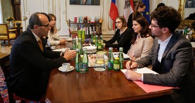 Am 18. Oktober 2016 empfing Staatssekretärin Muna Duzdar den Botschafter der Tschechischen Republik Jan Sechter zu einem Arbeitsgespräch.