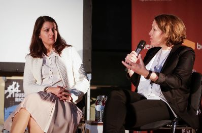 Am 20. Oktober 2016 nahm Staatssekretärin Muna Duzdar (l.) an der KURIER Diskussion Business Riot Festival 2016 zum Thema Gegen Hass im Netz teil.