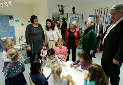 Am 2. November 2016 besuchte Staatssekretärin Muna Duzdar (im Bild) ein Kindertageszentrum der Wiener Kinderfreunde im 22. Bezirk.