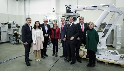 Am 2. November 2016 besuchte Staatssekretärin Muna Duzdar die Firma MERTEN Präzisionstechnik im 22. Bezirk.