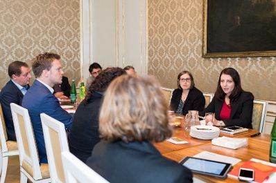 Am 8. November 2016 lud Staatssekretärin Muna Duzdar zu einem Round Table #GegenHassimNetz.