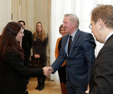 Am 15. Dezember 2016 empfing Staatssekretärin Muna Duzdar (r.) den slowenischen Minister für Auslandsslowenen Gorazd Žmavc (r.) zu einem Arbeitsgespräch.