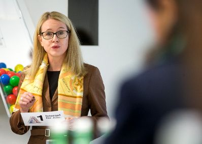 Am 15. Dezember 2016 nahm Staatssekretärin Muna Duzdar an einem Pressegespräch zum Thema 5 Jahre "Internet für Alle" teil. Im Bild Margarete Schramböck, Geschäftsführerin A1.