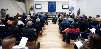 Am 20. Oktober 2014 nahm Staatssekretärin Sonja Steßl die Partnerschaftsvereinbarung STRAT.AT 2020 von EU-Kommissar Johannes Hahn entgegen.