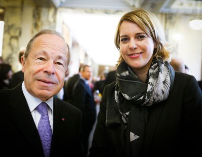 Am 31. Oktober 2014 besuchte Staatssekretärin Sonja Steßl (r.) anlässlich des Weltspartages die Bank BAWAG/PSK und die Bank Austria.