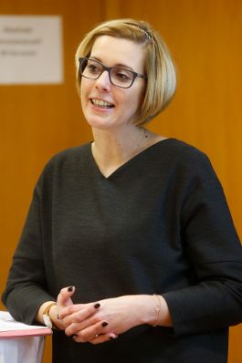 Am 12. Jänner 2015 nahm Staatssekretärin Sonja Steßl (im Bild) am Vortrag zum Thema „Steuern und Gerechtigkeit“ teil.