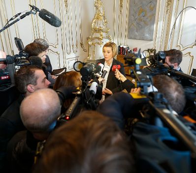 Am 26. Jänner 2015 empfing Staatssekretärin Sonja Steßl Vertreter der Richtervereinigung zu einem Gespräch. Im Bild die Staatssekretärin beim anschließenden Pressestatement.