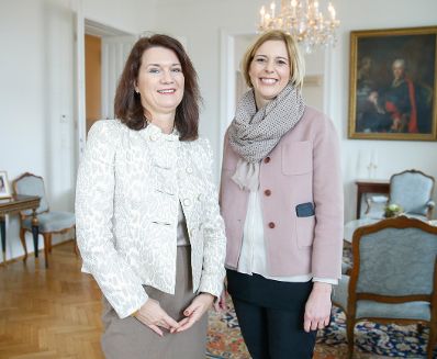 Arbeitsgespräch am 11. Februar 2015 zum Thema Cyber-Sicherheit mit Staatssekretärin Sonja Steßl (r.) und ihrer schwedischen Amtskollegin Staatssekretärin Ann Linde (l.).