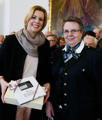 Am 9. März 2015 begrüßte Staatssekretärin Sonja Steßl (l.) den Pensionistenverband aus Hartberg.