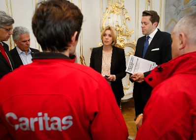 Am 23. Juni 2015 wurde eine Petition von der Caritas an Staatssekretärin Sonja Steßl und Staatssekretär Harald Mahrer übergeben.