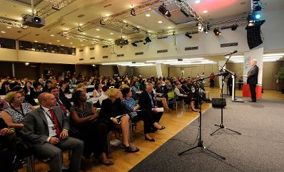 Am 14. September 2015 fand die IndustriALL Global Union Weltfrauenkonferenz statt. Im Bild Bundespräsident Heinz Fischer (r.) bei der Begrüßung.