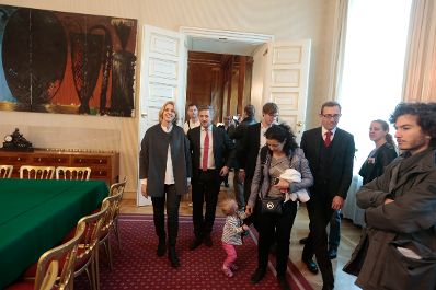 Am 26. Oktober 2015 empfing Staatssekretärin Sonja Steßl im Rahmen des Nationalfeiertages Besucherinnen und Besucher im Bundeskanzleramt.