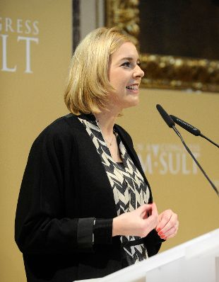 Am 19. Jänner 2016 hielt Staatssekretärin Sonja Steßl (im Bild) beim 13. Wiener Kongress com.sult 2016 - "Future of Growth" im Haus der Industrie ein Impuslrefrat.