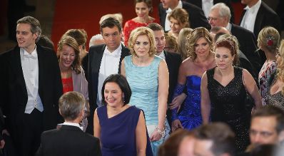 Am 4. Februar 2016 besuchte Staatssekretärin Sonja Steßl mit ihrem Lebensgefährten den Wiener Opernball.