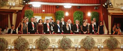 Am 4. Februar 2016 besuchte Staatssekretärin Sonja Steßl den Wiener Opernball. Im Bild der Blick auf die Loge des Bundespräsidenten.