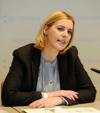 Am 15. Februar 2016 präsentierte Staatssekretärin Sonja Steßl (im Bild) im Rahmen einer Pressekonferenz den "Internet-Sicherheitsbericht 2015".