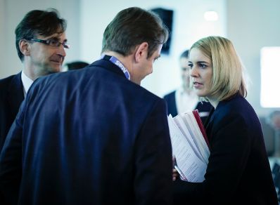 Am 18. Februar 2016 wurde beim IKT-Konvent in der Aula der Wissenschaften das Diskussionspapier DIGITAL ROADMAP von Staatssekretärin Sonja Steßl (r.) und Staatssekretär Harald Mahrer vorgestellt und mit Teilnehmerinnen und Teilnehmern diskutiert.