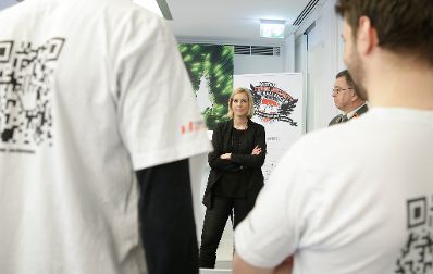 Am 4. Mai 2016 nahm Staatssekretärin Sonja Steßl (im Bild) am Pressegespräch zum Thema „Cyber Security Challenge Austria 2016 – Österreich sucht Nachwuchs-HackerInnen“ teil.