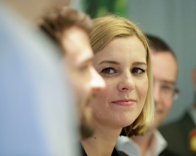 Am 4. Mai 2016 nahm Staatssekretärin Sonja Steßl (im Bild) am Pressegespräch zum Thema „Cyber Security Challenge Austria 2016 – Österreich sucht Nachwuchs-HackerInnen“ teil.