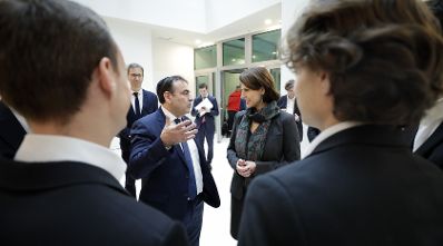 Am 9. Jänner 2020 besuchte Bundesministerin Karoline Edtstadler im Rahmen ihres Parisbesuchs das Centre Européen du Judaïsme. Im Bild mit dem Präsidenten der jüdischen Glaubensgemeinschaft Joël Mergui.