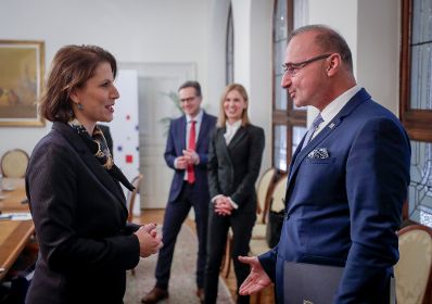 Am 17. Jänner 2020 reiste Bundesministerin Karoline Edtstadler (l.) nach Zagreb. Im Bild beim Arbeitsgespräch mit dem Außenminister der Republik Kroatien Gordan Grlić Radman (r.).