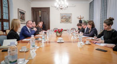 Am 17. Jänner 2020 reiste Bundesministerin Karoline Edtstadler (2.v.r.) nach Zagreb. Im Bild beim Arbeitsgespräch mit dem Außenminister der Republik Kroatien Gordan Grlić Radman (2.v.l.).