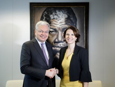 Am 20. Jänner 2020 reiste Bundesministerin Karoline Edtstadler (r.) zu einem Arbeitsbesuch nach Brüssel. Im Bild mit dem Kommissar Didier Reynders (l.).