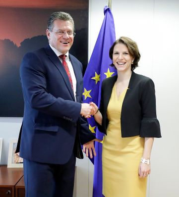Am 20. Jänner 2020 reiste Bundesministerin Karoline Edtstadler (r.) zu einem Arbeitsbesuch nach Brüssel. Im Bild mit dem Vizepräsidenten Maroš Šefčovič (l.).