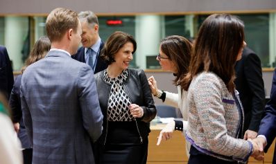 Am 28. Jänner 2020 nahm Bundesministerin Karoline Edtstadler (m.l.) am Rat für Allgemeine Angelegenheiten teil. Im Bild mit der französischen Staatssekretärin Amélie de Montchalin (m.r.).