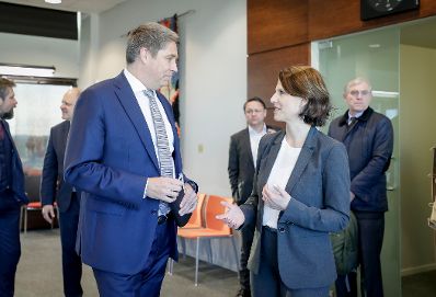 Am 7. Februar 2020 traf Bundesministerin Karoline Edtstadler (r.) den estnischen Außenminister Urmas Reinsalu (l.) im rahmen der Hauptstädte-Tour.