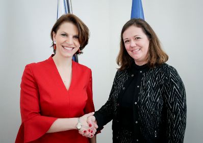 Am 11. Februar 2020 traf Bundesministerin Karoline Edtstadler (l.) tschechischen Staatssekretärin für europäische Angelegenheiten Milena Hrdinková (r.) zu einem Gespräch.