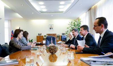 Am 12. Februar 2020 traf Bundesministerin Karoline Edtstadler (l.) den slowakischen Außenminister Miroslav Lajčák (2.v.r.) im Rahmen der Hauptstädte-Tour.