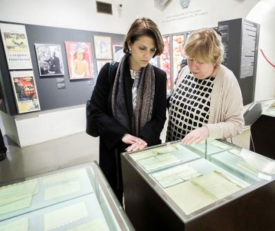 Am 13. Februar 2020 besuchte Bundesministerin Karoline Edtstadler (im Bild) im Rahmen ihrer Rom Reise das Jüdische Museum.