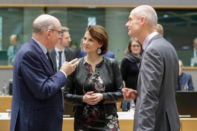 Am 25. Februar 2020 nahm Bundesministerin Karoline Edtstadler (m.) am Rat für Allgemeine Angelegenheiten in Brüssel teil.