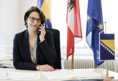Am 4. Mai 2020 nahm Bundesministerin Karoline Edtstadler (im Bild) an Telefonaten und Videotelefonaten im Zuge einer digitalen Westbalkan Reise teil.