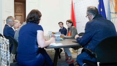 Am 23. Juni 2020 nahm Bundesministerin Karoline Edtstadler (m.r.) an einem Roundtable mit Vertretern der Bertelsmann Stiftung teil.