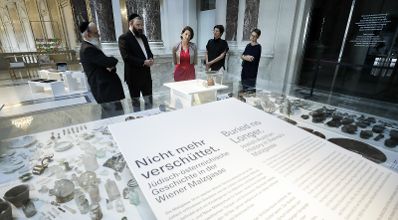 Am 13. Juli 2020 besuchte Bundesministerin Karoline Edtstadler die Ausstellung „Nicht mehr Verschüttet“ im Haus der Geschichte Österreich.