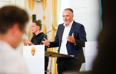 Am 21. Juli 2020 fand die Bund-Länder-Konferenz mit Bundesministerin Karoline Edtstadler und den Landeshauptleuten statt. Im Bild bei der Pressekonferenz Hans Peter Doskozil.