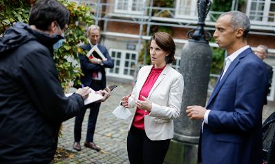 Am 29. Oktober 2020 traf Bundesministerin Karoline Edtstadler im Rahmen ihres Arbeitsbesuchs in Kopenhagen den dänischen Integrationsminister Mattias Tesfaye. Im Bild bei einem gemeinsamen Pressestatement.