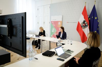 Am 12. November 2020 nahm Bundesministerin Karoline Edtstadler (m.) gemeinsam Antonella Mei-Pochtler (l.) an der Videokonferenz SDG-Event Ban Ki-Moon Centre teil.
