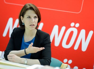Am 26. November 2020 besuchte Bundesministerin Karoline Edtstadler (im Bild) im Rahmen ihres Bundesländertags in Niederösterreich die Niederösterreichischen Nachrichten.