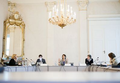 Am 21. Dezember 2020 lud Bundesministerin Karoline Edtstadler zu einem Runder Tisch zum Thema „Beihilfe Suizid“ ein.