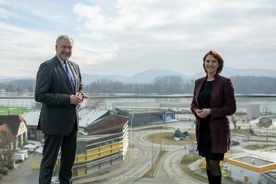 Am 16. Februar 2021 besuchte Bundesministerin Karoline Edtstadler (r.) die Landesgalerie Niederösterreich. Im Bild mit dem Landesrat Martin Eichtinger (l.).