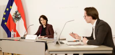 Am 16. Februar 2021 nahm Bundesministerin Karoline Edtstadler (l.) gemeinsam mit dem Präsidenten des Niederösterreichischen Gemeindebunds Alfred Riedl an der Videokonferenz mit Bürgermeisterinnen, Bürgermeistern, EU-Gemeinderätinnen und EU-Gemeinderäten teil.
